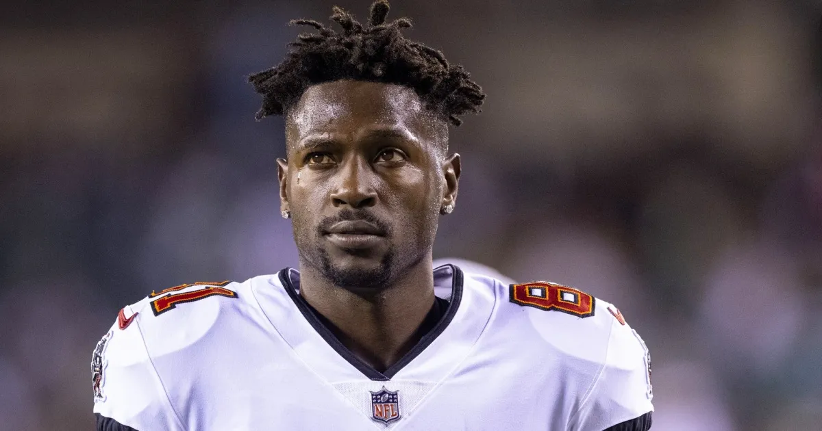 Mantan bintang NFL Antonio Brown dicari atas tuduhan percobaan pembunuhan di Miami